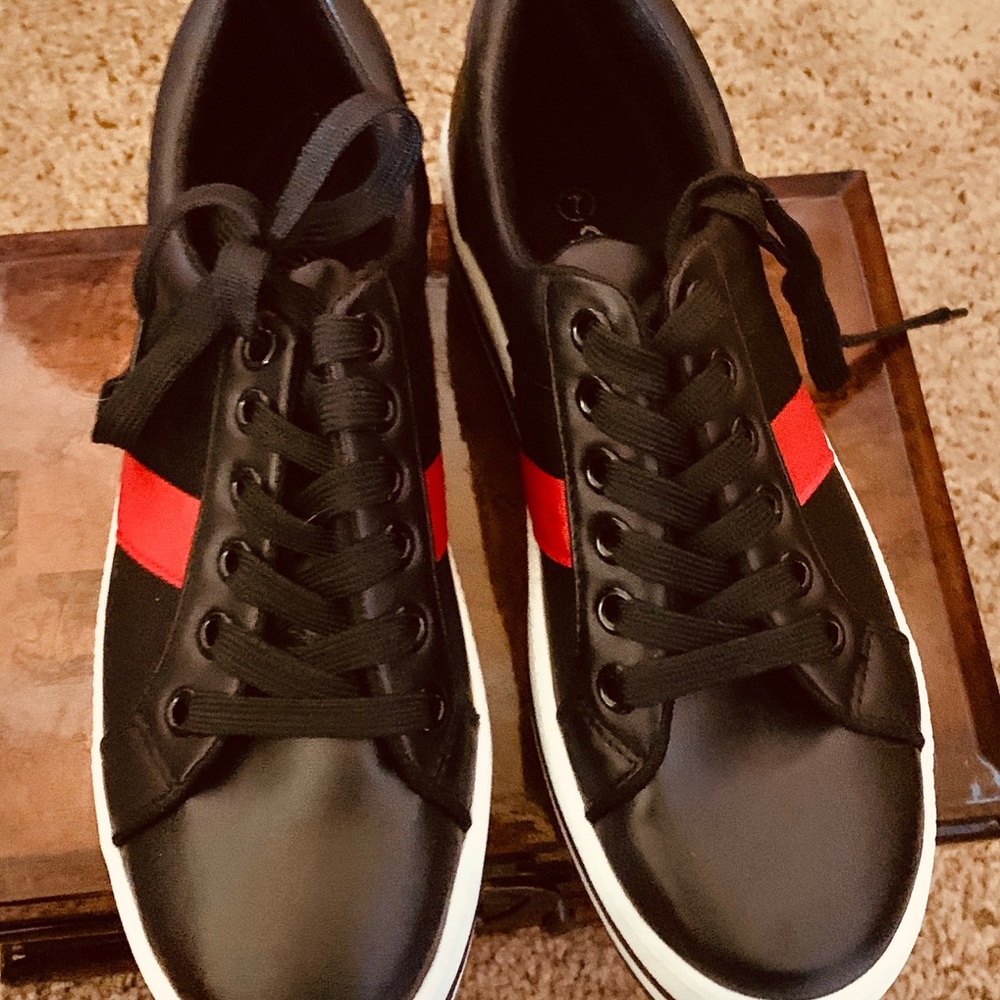 Platform tennis shoes - Picture 3 of 3